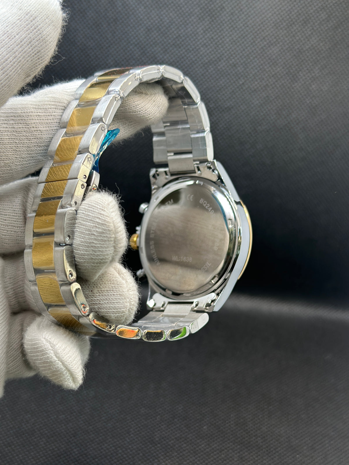Fossil twotone